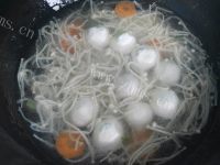 美味的金针菇鱼丸汤做法图解7)