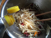 家常菜麻辣土豆丝做法图解9)