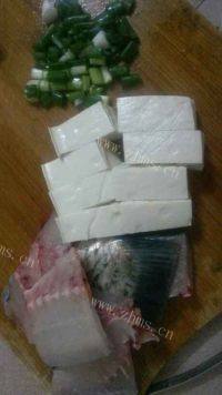 鲜香的鱼骨豆腐汤做法图解1)