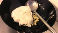 芝士蛋饼笋丁炒饭做法图解8)