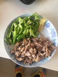 美味营养的青椒炒鸡胗做法图解3)