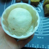 甘脆的豆沙月饼做法图解6)