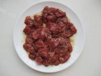 美味红酒牛肉意面做法图解5)