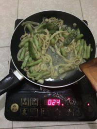 自制豆角焖面做法图解6)