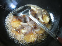 多汁的秀珍菇烧圆素鸡的做法图解八