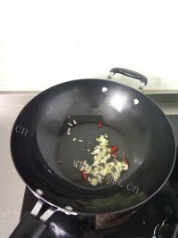 家常菜芹菜炒豆干做法图解4)
