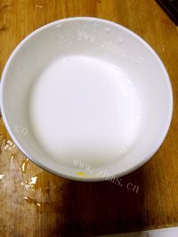 色泽鲜亮的紫菜蛋花汤做法图解3)