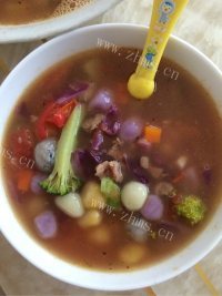 美味的五彩汤圆