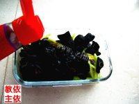 简易的黄瓜拌木耳做法图解7)