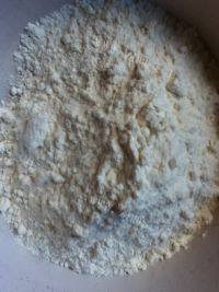 自制蛋白椰蓉球做法图解2)