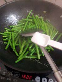 健康美食之炒豆角做法图解5)
