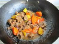 家常菜胡萝卜烧牛肉