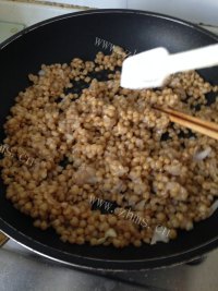 美味的红烧肉麦仁做法图解7)
