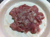自制鸡腿菇炒肉做法图解3)