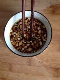 美味的凉拌手撕茄子做法图解6)