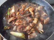 茶树菇炖鸡做法图解6)