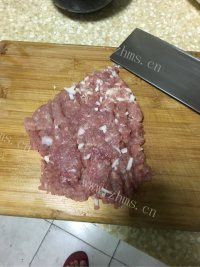 清蒸鸡蛋鱿鱼肉饼做法图解1)