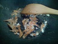 让人怀念的蒜香海米炒香菇的做法图解五