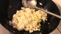 营养的孜然胡萝卜黄瓜炒饭做法图解8)