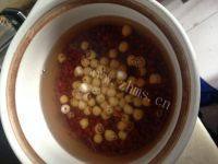 「美味可口」莲子红豆汤的做法图解四