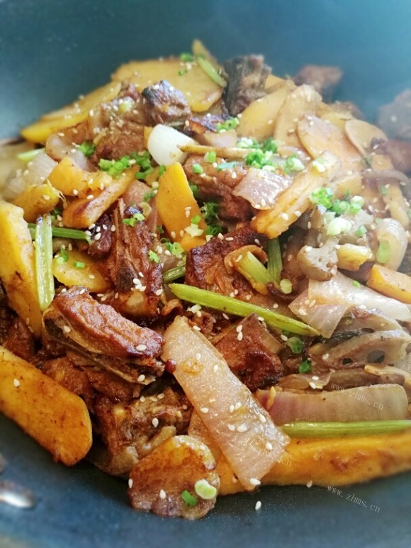 鲜美可口的干锅排骨