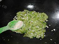 食欲满满的咸蛋炒苦瓜做法图解16)
