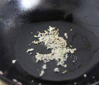 诱人的蒜蓉蒸扇贝做法图解5)