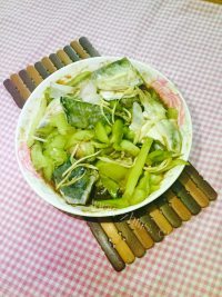 美味的榨菜蒸鱼头做法图解7)