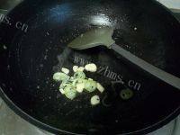 色味俱佳的素炒绿豆芽做法图解2)