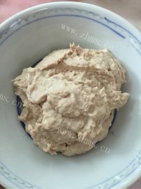自制吞拿鱼沙拉面包做法图解6)