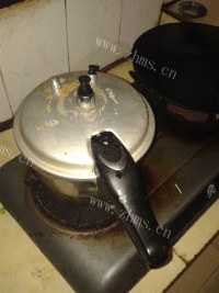 嫩滑姜辣牛肉煲做法图解5)
