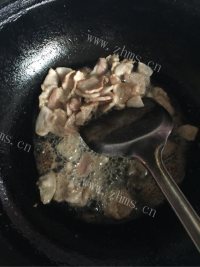 家常东北炒酸菜做法图解6)