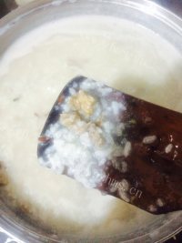 美味营养的皮蛋瘦肉粥做法图解6)