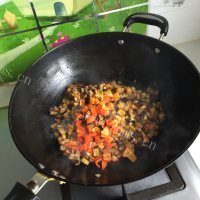 色泽鲜亮的肉末茄子做法图解10)