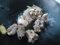质嫩的南瓜蒸排骨做法图解5)