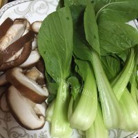 美味的香菇油菜炒面做法图解1)