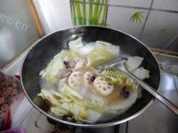 诱人的白菜炖冻豆腐做法图解8)