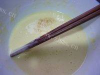 自制蒜苗鸡蛋饼做法图解3)