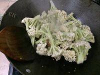 家常菜干煸菜花做法图解3)