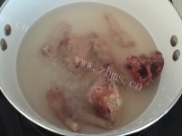 正宗的洋参虫草花鸡汤做法图解2)