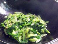 家常菜芥兰炒肉片做法图解4)