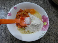 美味的鸡蛋泡菜土豆丝饼做法图解5)