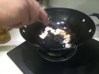家常青椒豆皮炒肉做法图解3)