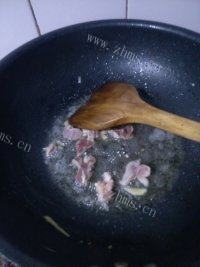 家常菜西兰花炒腊肠做法图解3)