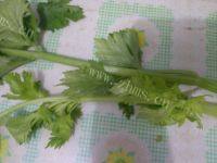 香脆的芹菜拌花生米做法图解1)