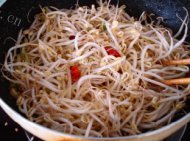 家常菜肉丝炒豆芽做法图解7)