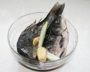 豆瓣鲫鱼做法图解1)