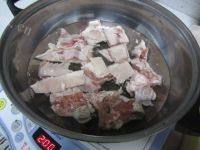 营养的当归生姜羊肉汤做法图解5)