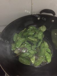 清炒豌豆做法图解3)