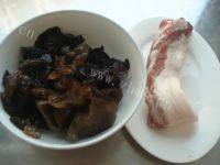 家常菜木耳炒肉片做法图解1)
